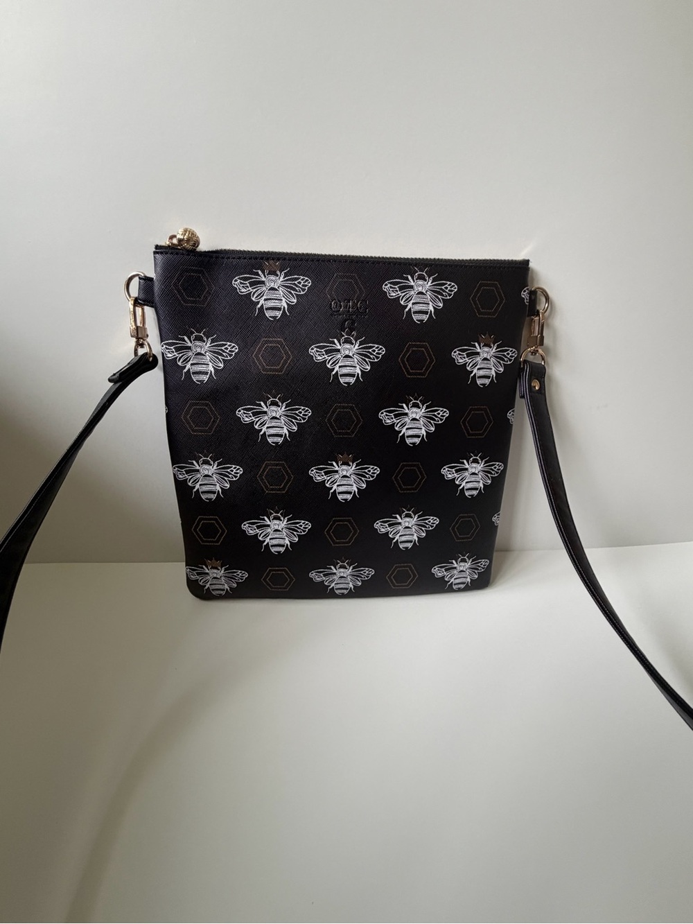 Black Queen Bee Print Crossbody Bag - Picture 1 of 4